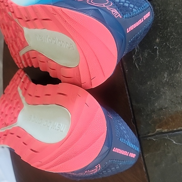 New Balance Women's Athletic  Running Shoe 690AT 11D wide - Picture 9 of 9